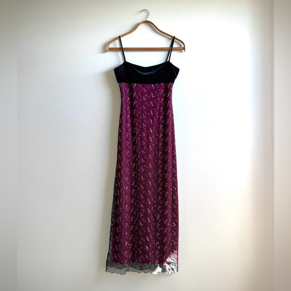 90’s Steppin' Out Burgundy Black Floral Metallic Lace Fitted Maxi Grunge Dress - Picture 3 of 10